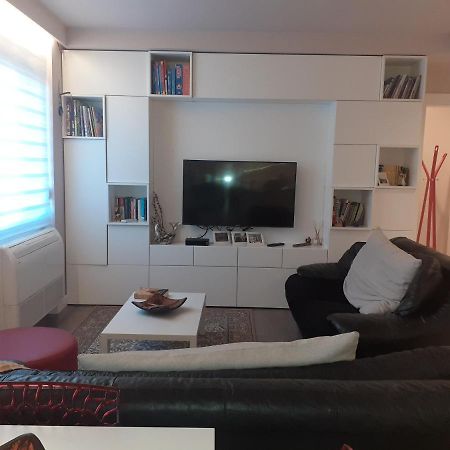 Lake View Apartment Tiranë Ngoại thất bức ảnh