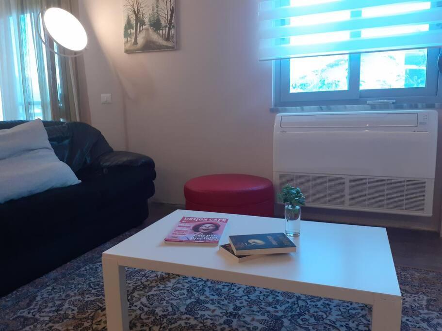 Lake View Apartment Tiranë Ngoại thất bức ảnh