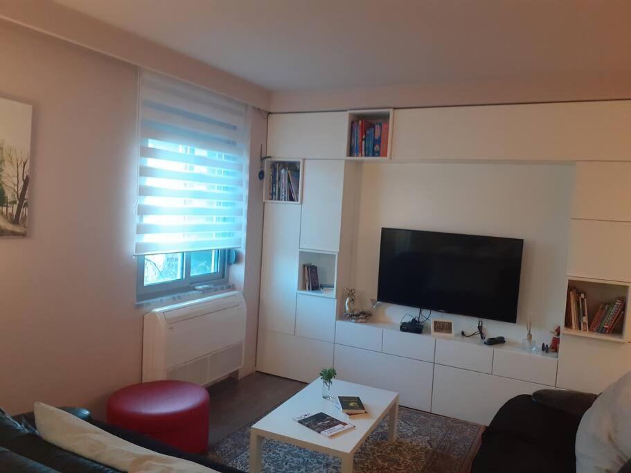 Lake View Apartment Tiranë Ngoại thất bức ảnh