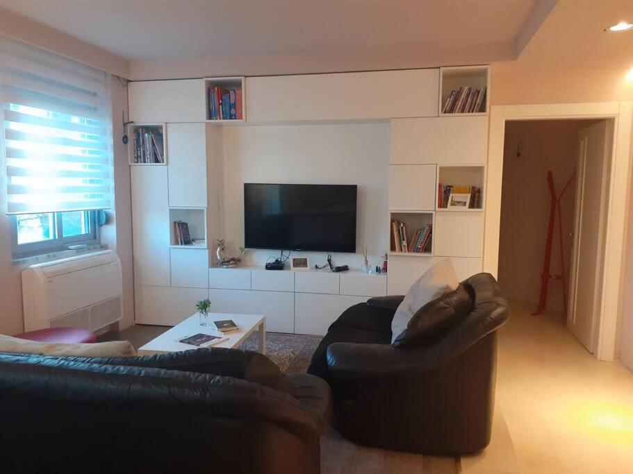 Lake View Apartment Tiranë Ngoại thất bức ảnh