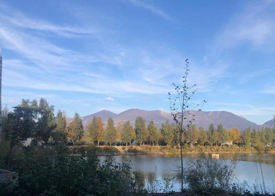 Lake View Apartment Tiranë Ngoại thất bức ảnh