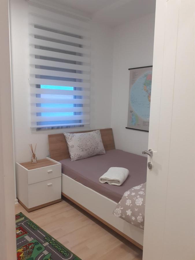 Lake View Apartment Tiranë Ngoại thất bức ảnh