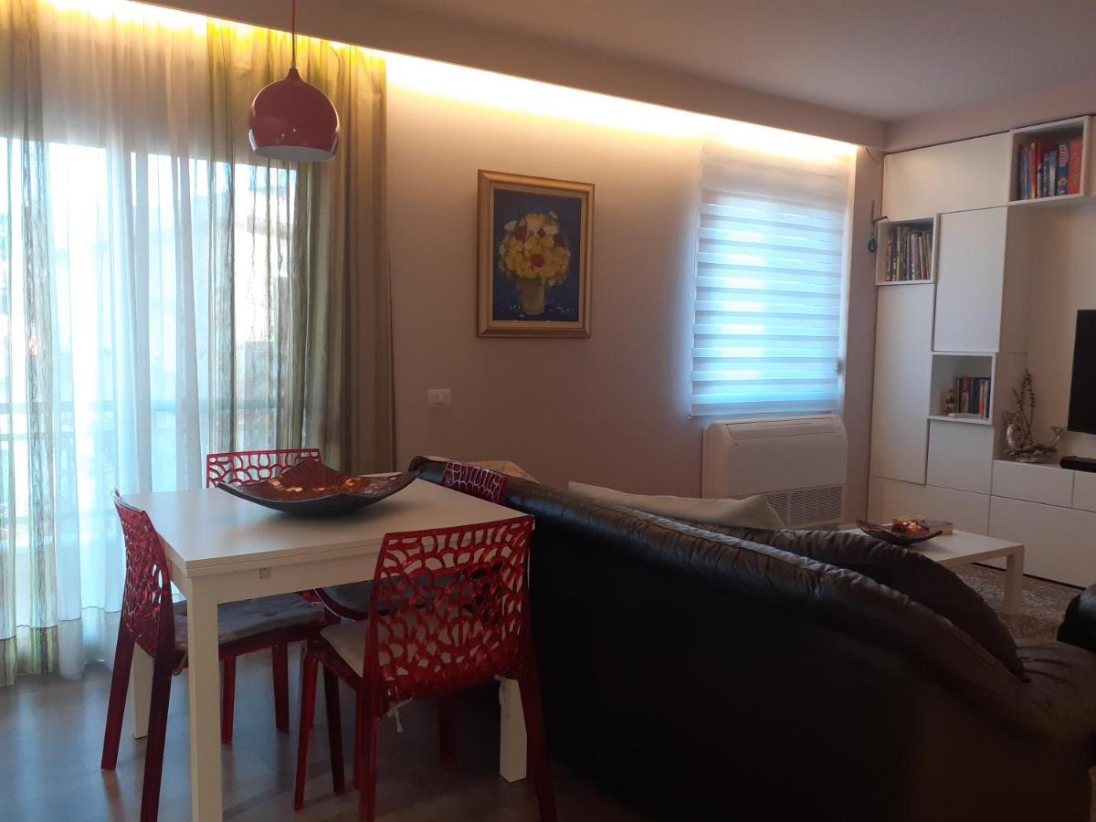 Lake View Apartment Tiranë Ngoại thất bức ảnh