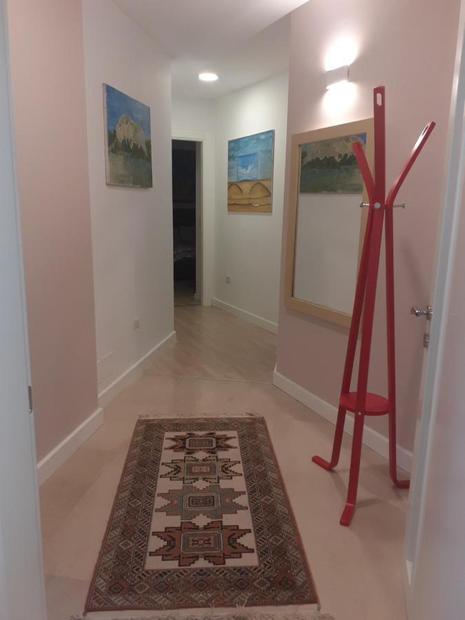 Lake View Apartment Tiranë Ngoại thất bức ảnh