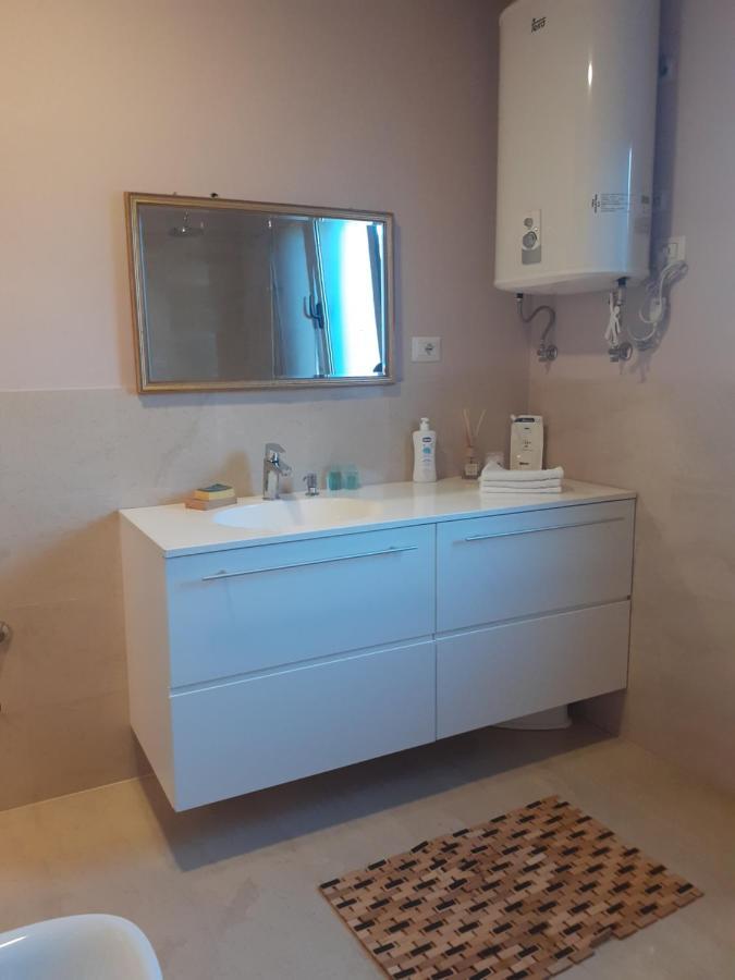 Lake View Apartment Tiranë Ngoại thất bức ảnh