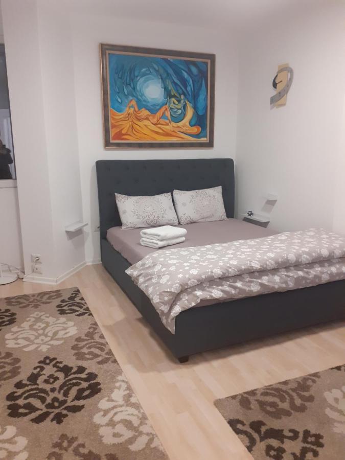 Lake View Apartment Tiranë Ngoại thất bức ảnh